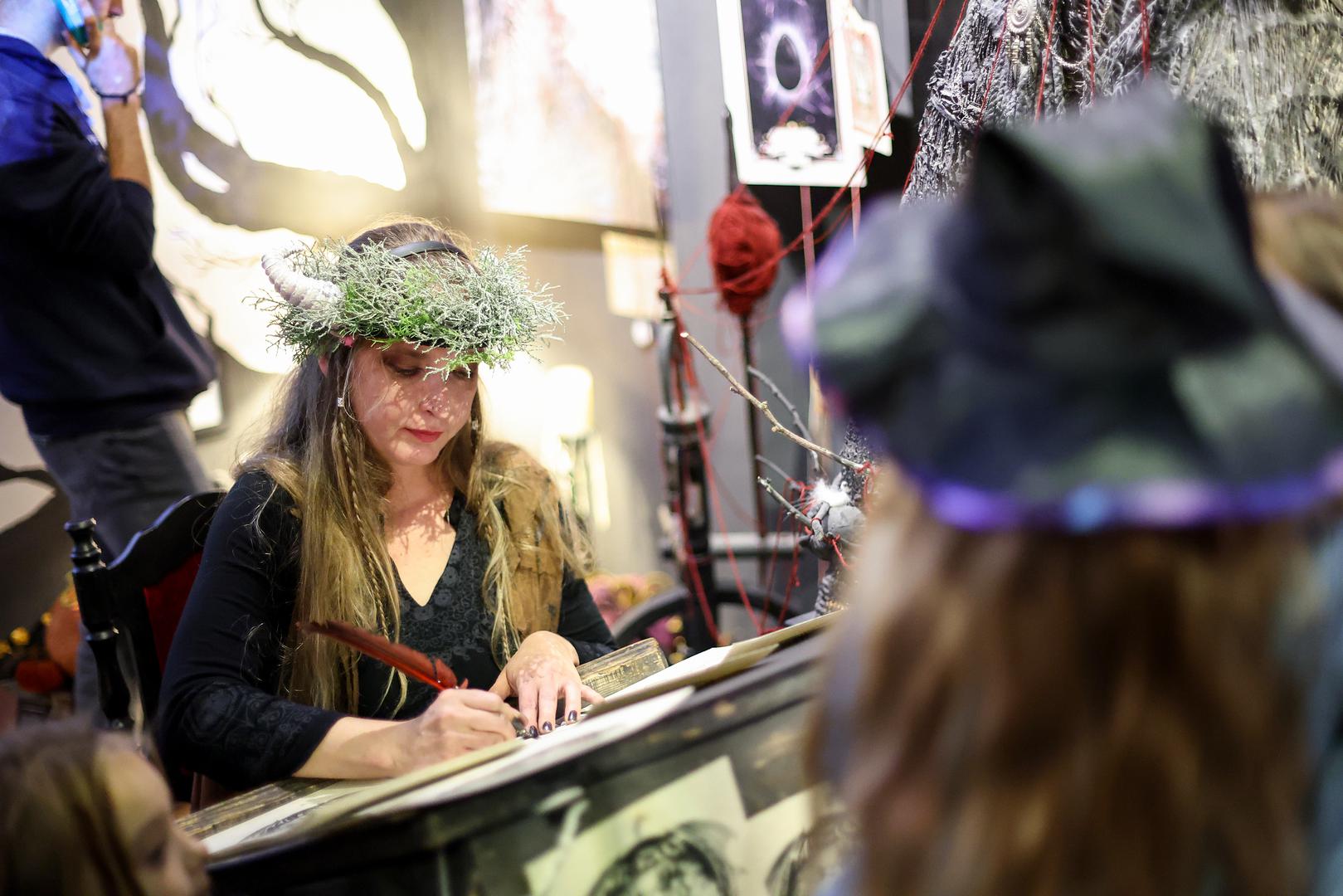 – Jako je puno priča o vilama koje su obitavale na našem području. Cijela rijeka Sava nekad je bila poplavno područje na kojemu su one živjele. Primjerice, na mjestu današnjeg trgovačkog centra King Cross nalazio se otok koji se zvao Nova Les, a na koji se nije smjelo ići, ni šuma se ondje nije sjekla jer se vjerovalo da tamo žive vile – otkriva Bašić