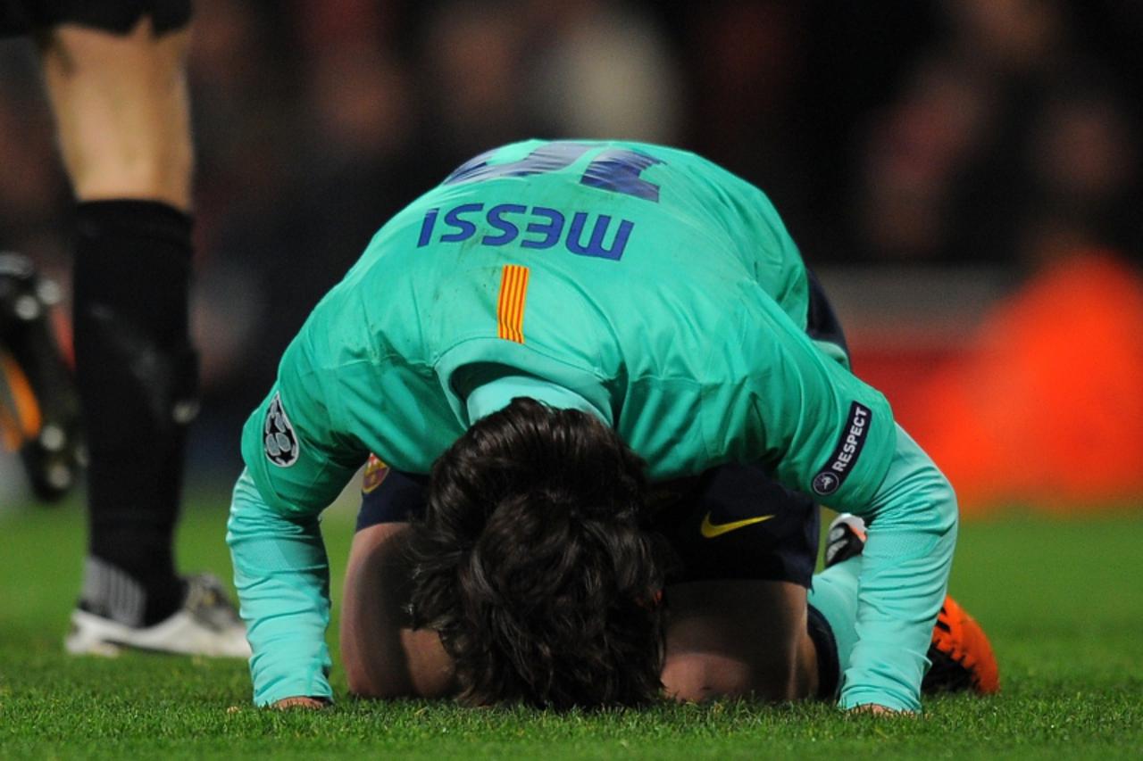 \'Barcelona\'s Argentinian forward Lionel Messi gestures during the Champions League round of 16 first leg football match Arsenal vs FC Barcelona on February 16, 2011 at the Emirates stadium in London