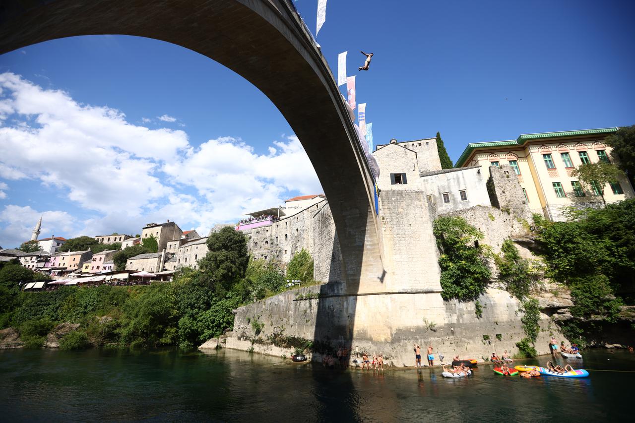 Održani 457. tradicionalni skokovi sa Starog mosta u Mostaru