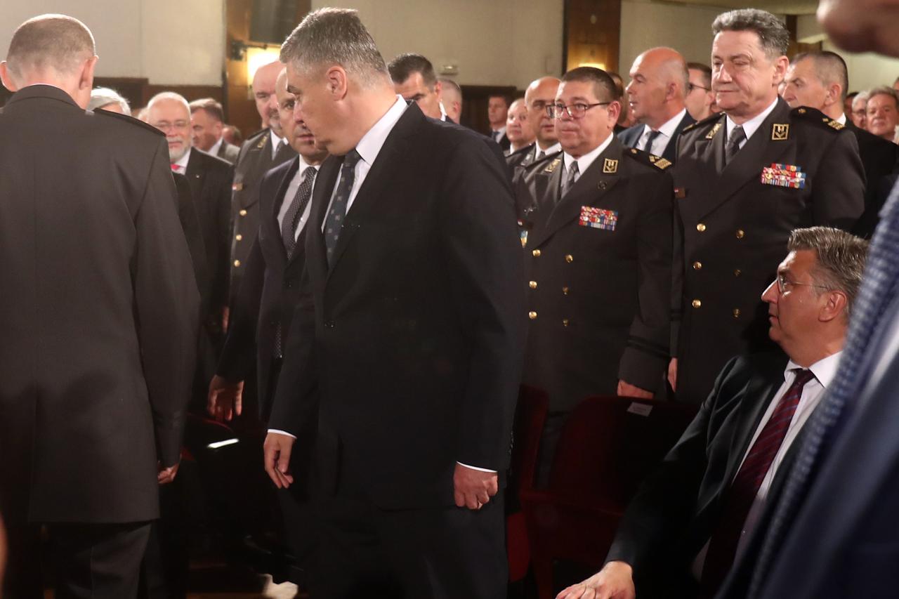 Susret premijera Plenkovića i predsjednika Milanovića na svečanoj akademiji povodom Dana hrvatske vojske