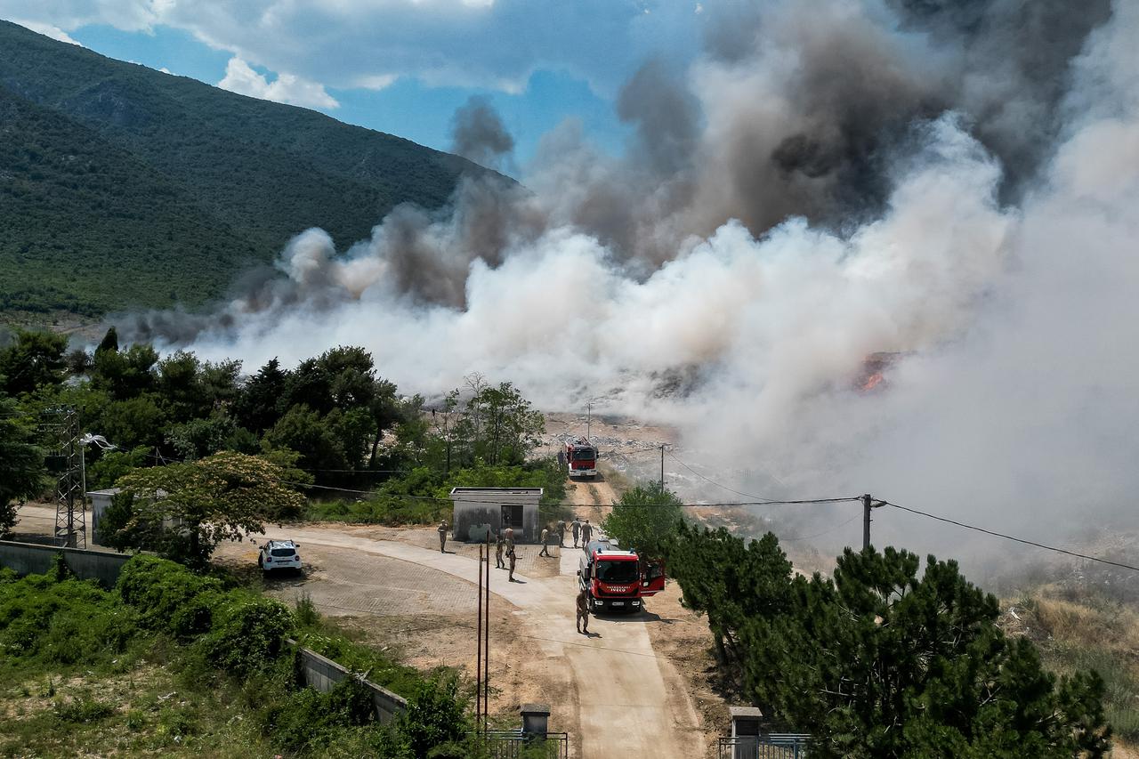 Mostar: Veliki požar na deponiju Uborak