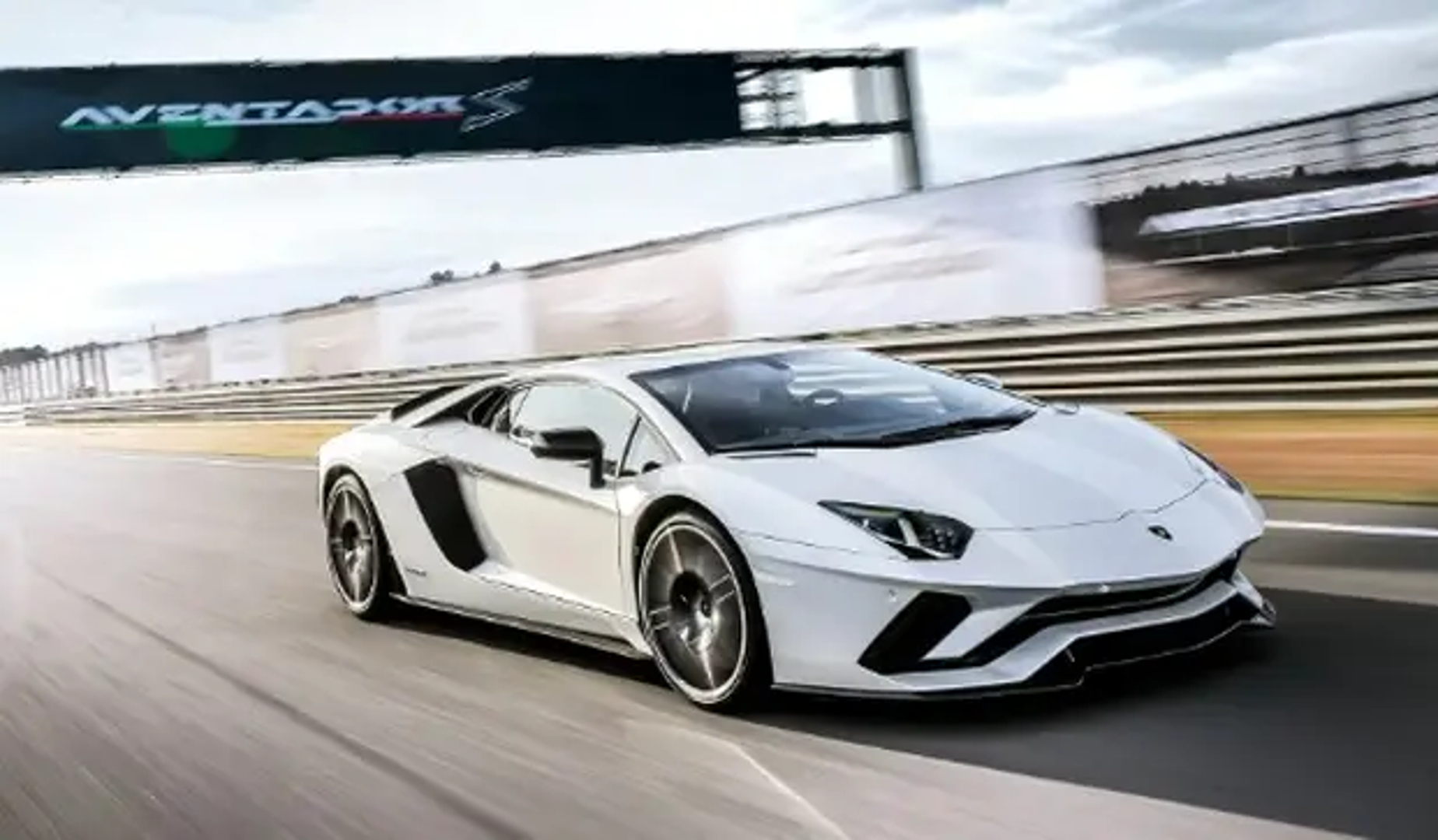 Lamborghini Aventador S je među skupljim automobilima koje posjeduje. Stoji oko 380.000 eura.