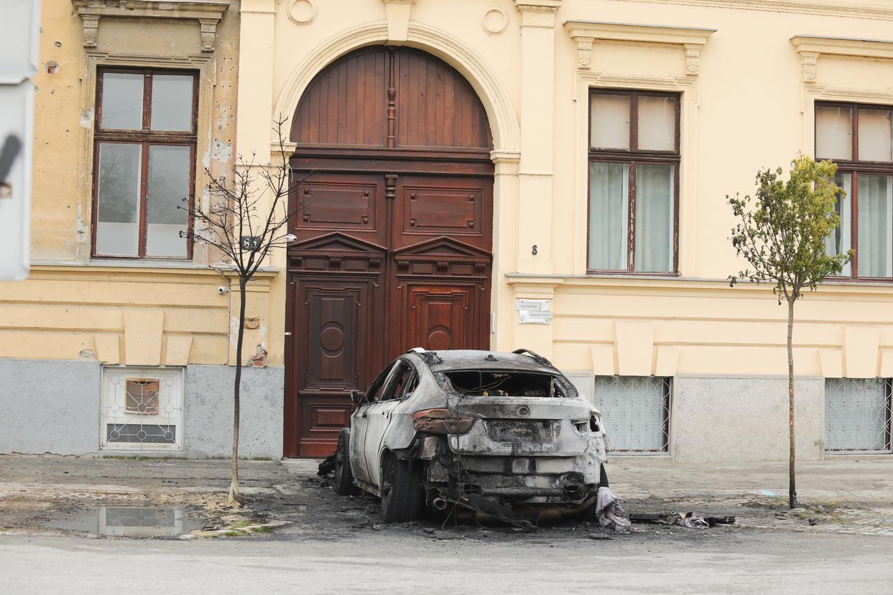 U Osijeku se zapalio automobil