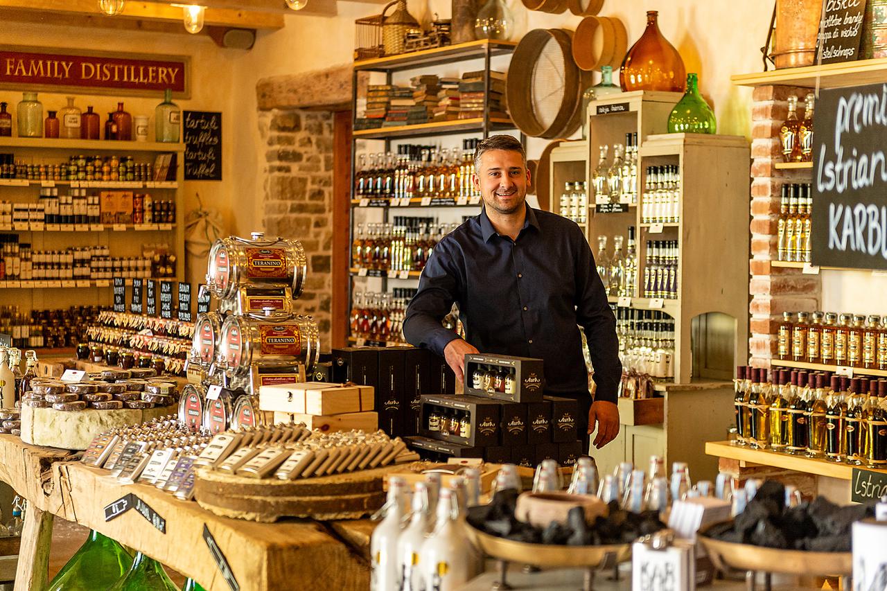 Gin Karbun istarske destilerije Aura