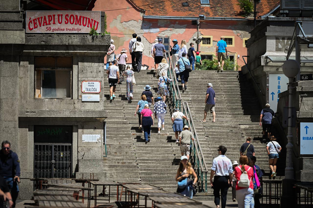 Zagreb: Atmosfera u gradu na sunčani blagdan Tijelova