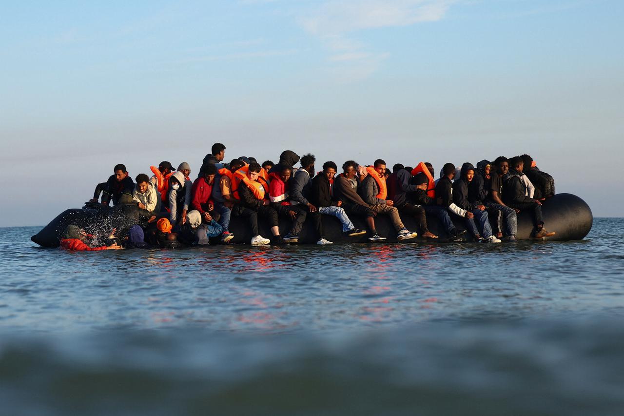 storyeditor/2025-10-08/2025-09-28T104352Z_370228987_RC270HAAWEHE_RTRMADP_3_EUROPE-MIGRATION-FRANCE-BRITAIN.JPG