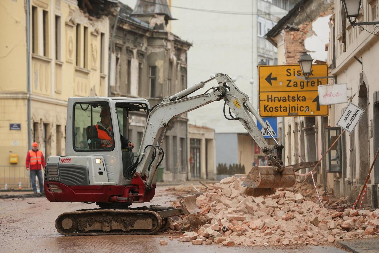 Sanacija posljedice potresa u centru Petrinje