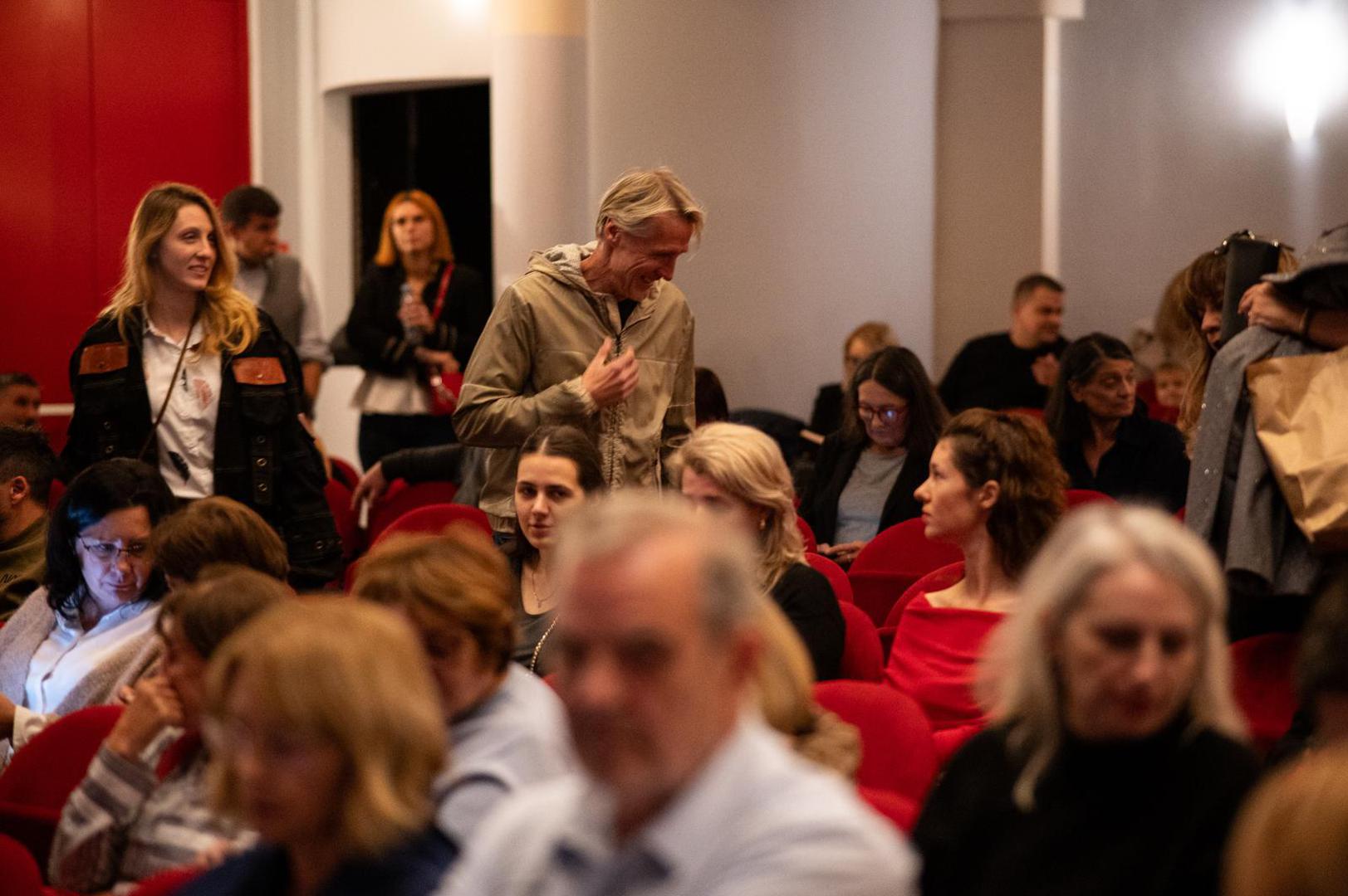 F32, oznaka je za kliničku dijagnozu depresivne epizode prema Međunarodnoj klasifikaciji bolesti, a kako je bilo na promociji knjige koja se održala u zagrebačkom Kazalištu Kerempuh, pogledajte u našoj fotogaleriji. 