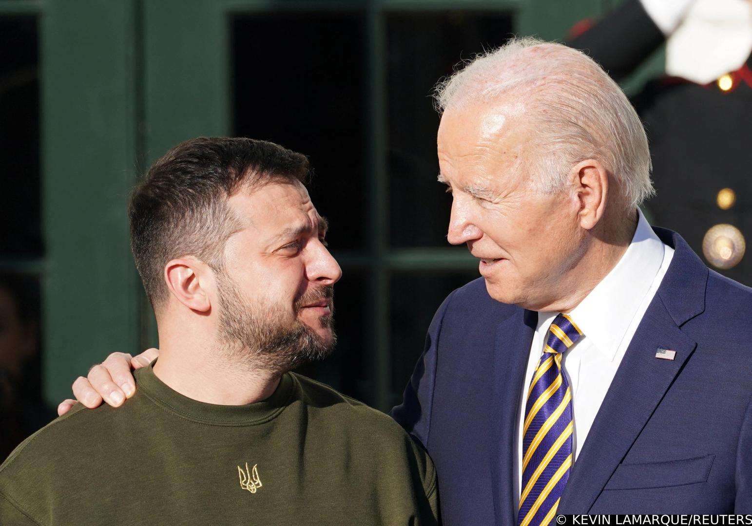 U.S. President Joe Biden welcomes Ukraine's President Volodymyr Zelenskiy on the South Lawn at the White House in Washington, U.S., December 21, 2022. REUTERS/Kevin Lamarque Photo: KEVIN LAMARQUE/REUTERS