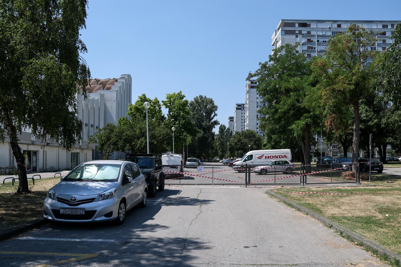 Zagreb: Ograđeno parkiralište u Aleji pomoraca u naselju Siget