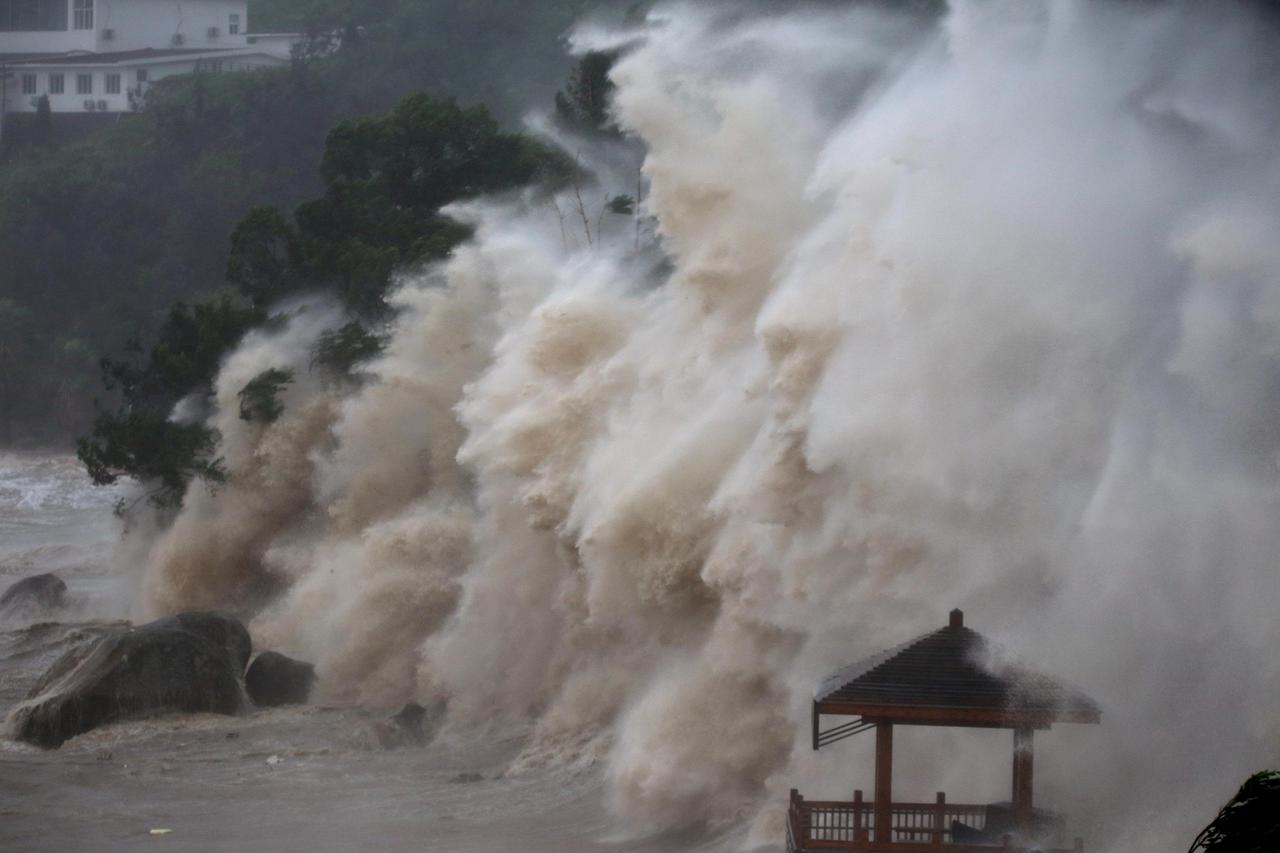 Tajfun radi probleme u Aziji