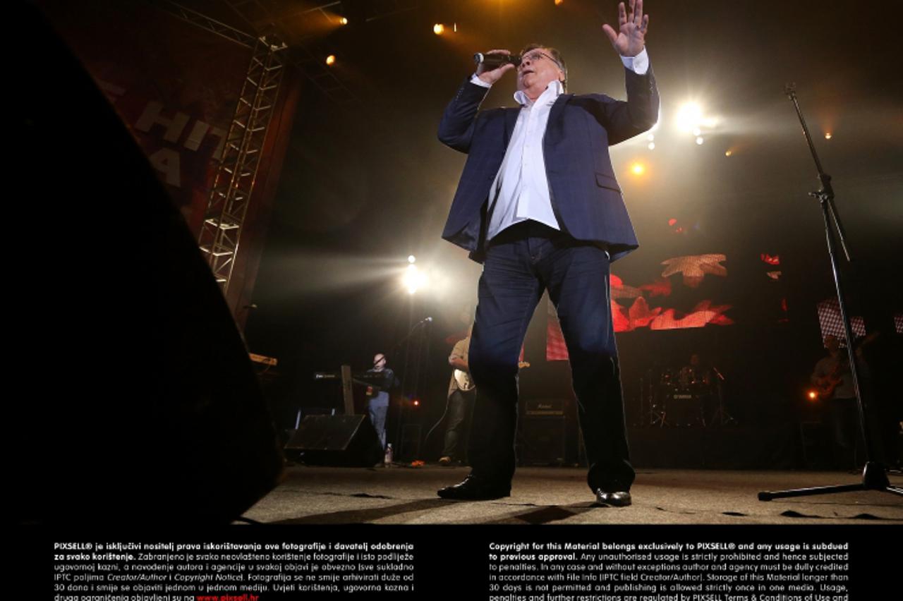 '20.12.2012., Zagreb - Zvijezde Hit Recordsa na koncertu u Domu sportova zapjevale svoje najpoznatije pjesme. Halid Beslic. Photo: Igor Kralj/PIXSELL'