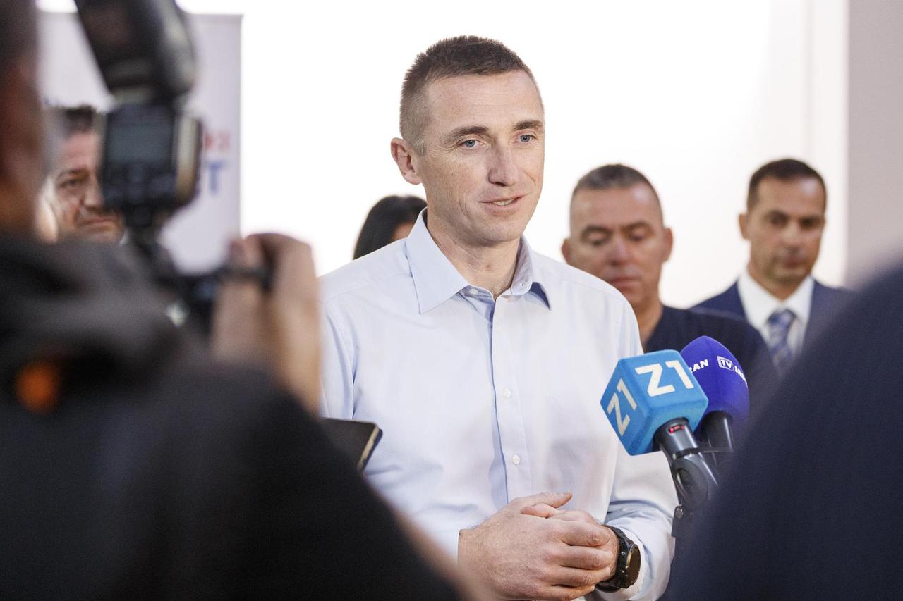 Split: Ivan Penava, predsjednik Domovinskog pokreta održao je konferenciju za medije 