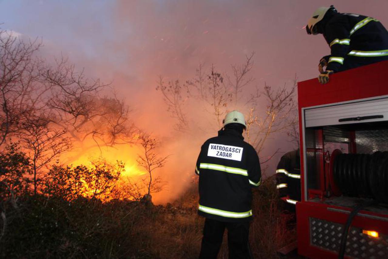 požar, vatrogasci (1)