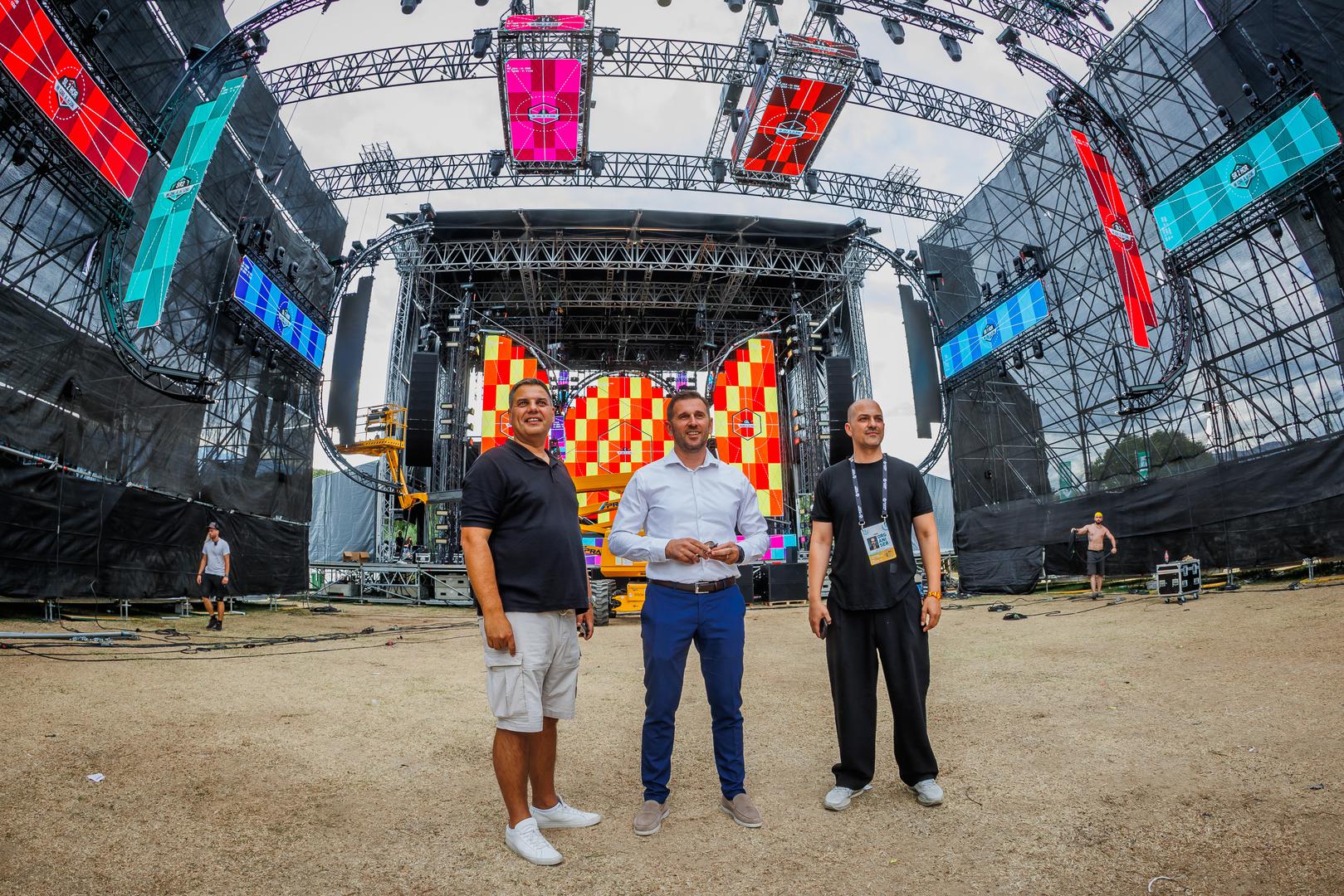 Organizatori su izvijestili da su svi VIP paketi rasprodani dva dana prije početka festivala te da završne pripreme ulaze u završnu fazu uoči otvorenja Ultra Europe u petak u 20 sati.