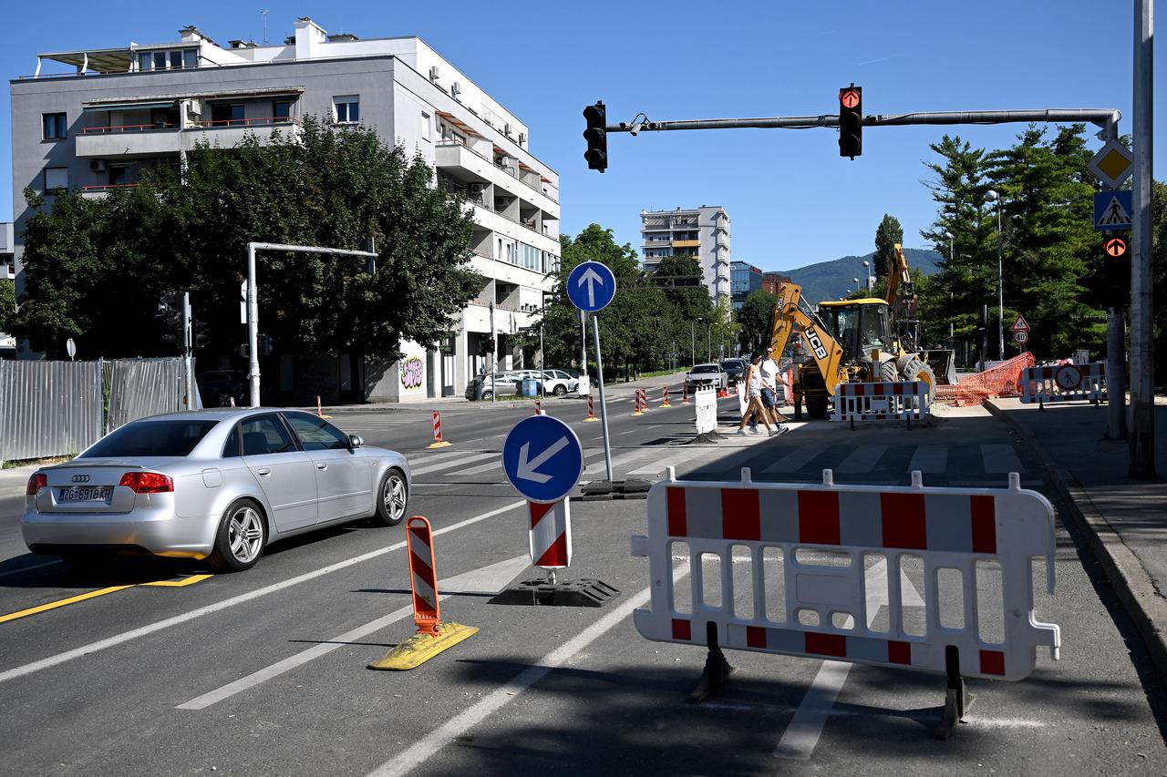 Zagreb: Zbog radova na izmjeni cijevovoda na Seskoj ulici vozi se jednim trakom