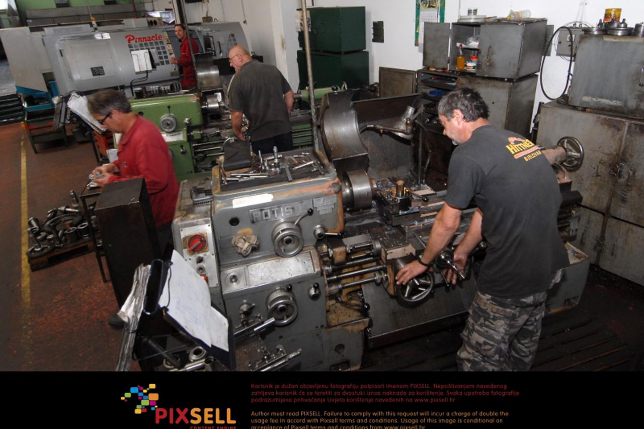 '21.09.2012., Bjelovar - Tvrtka Hittner je u izboru najboljih 100 hrvatskih tvrtki zauzela 43. poziciju. Tvrtka se bavi se proizvodnjom zglobnih traktora, a svoju uspjesnost temelji na izvozu.  Photo: