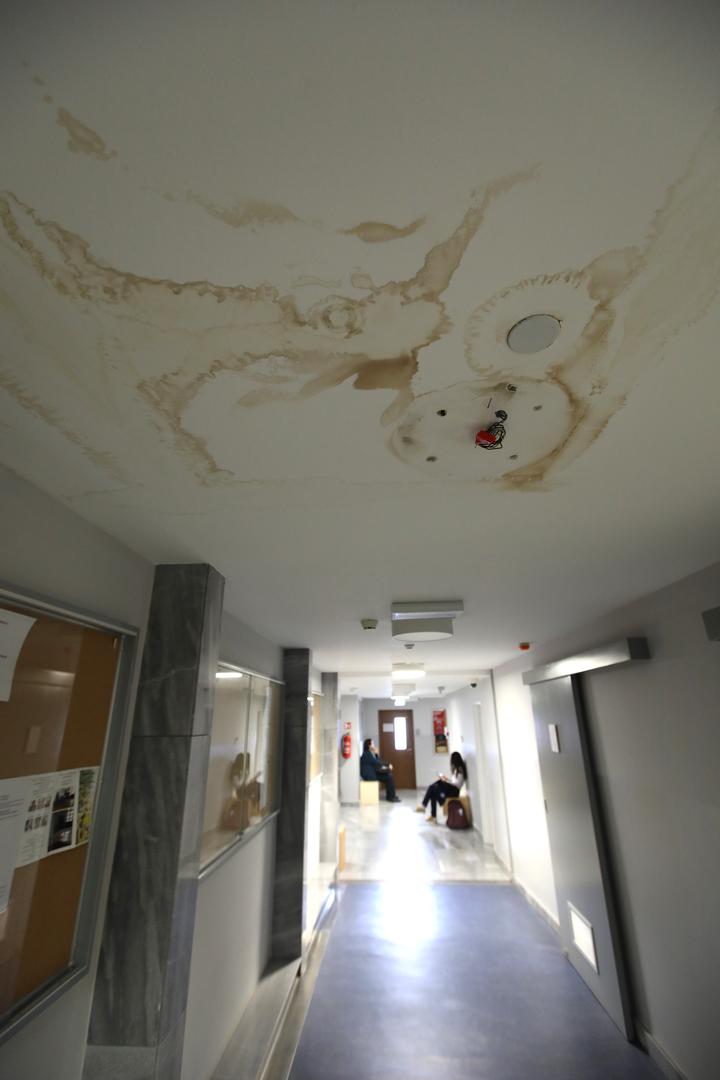 Jedan od problema je i prodor vlage u podzemnim garažama te na hodnicima na prvom i trećem katu