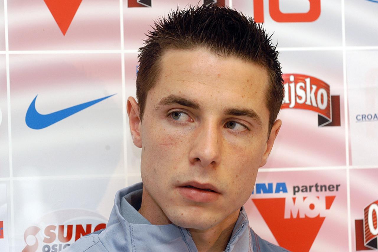 'sport...zagreb...23.03.2005. terme catez, tomo butina, sasa bjelanovic i glanogovornik rotim na press konferenciji uoci utakmice kvalifikacija za sp u njemackoj 2006 protiv islanda foto: goran stanzl