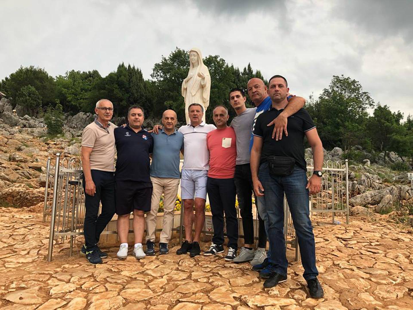 2018. - Uoči presude zbog sumnji u izvlačenje novca iz Dinama otišao u Međugorje i tvrdi da se neće pojaviti na čitanju presude u Osijeku.