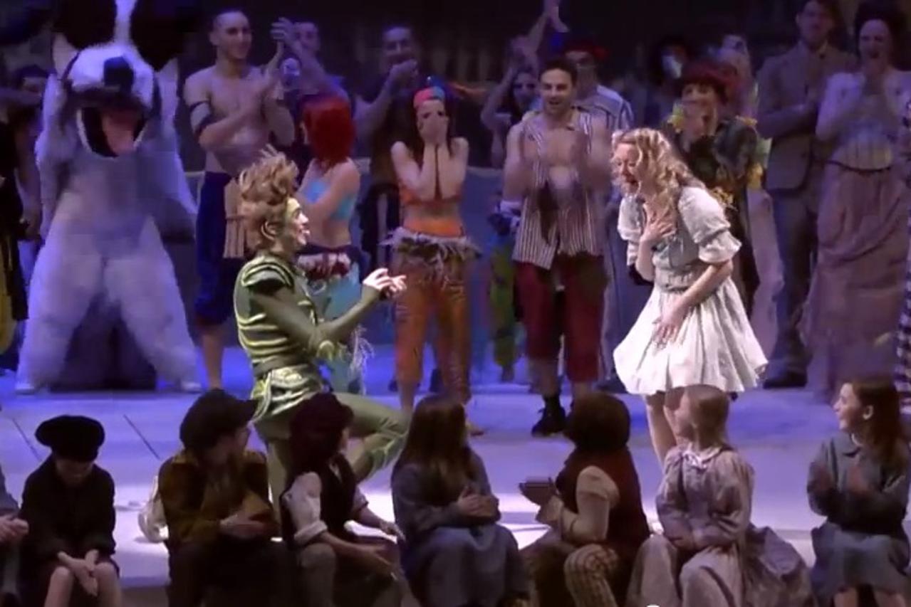 Petar pan' zaprosio 'Wendy'