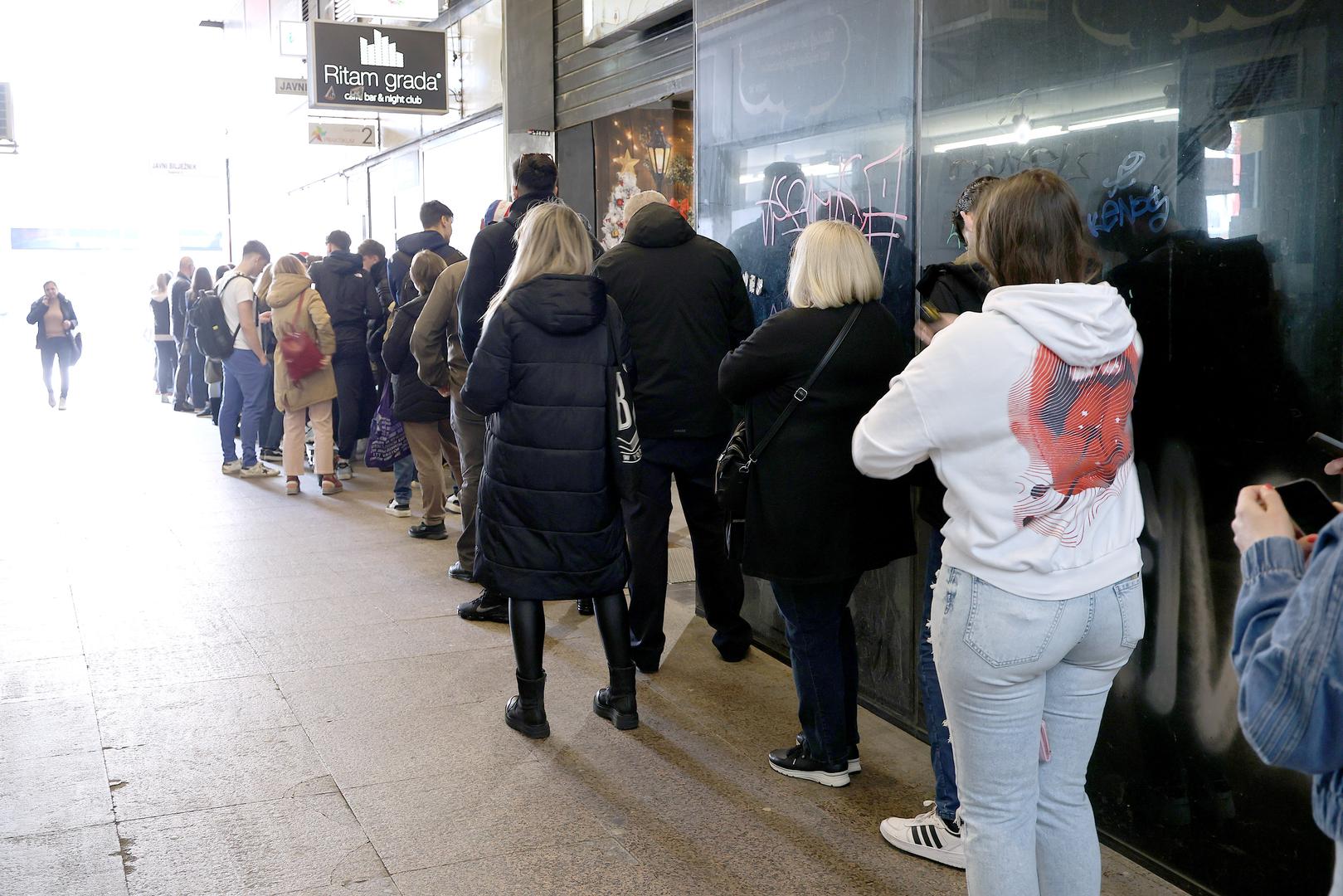 Ulaznice se mogu kupiti isključivo putem ovlaštenog sustava Entrio i na njihovim prodajnim mjestima.