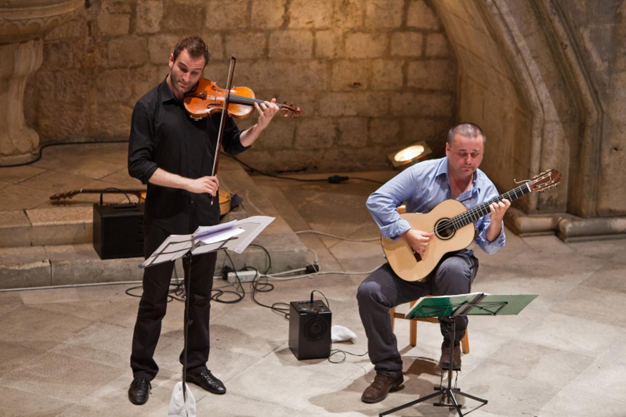 '17.07.2010., Atrij Knezevog dvora, Dubrovnik - Koncert Stefana Milenkovicha i Edina Karamazova. Photo: Grgo Jelavic/PIXSELL'