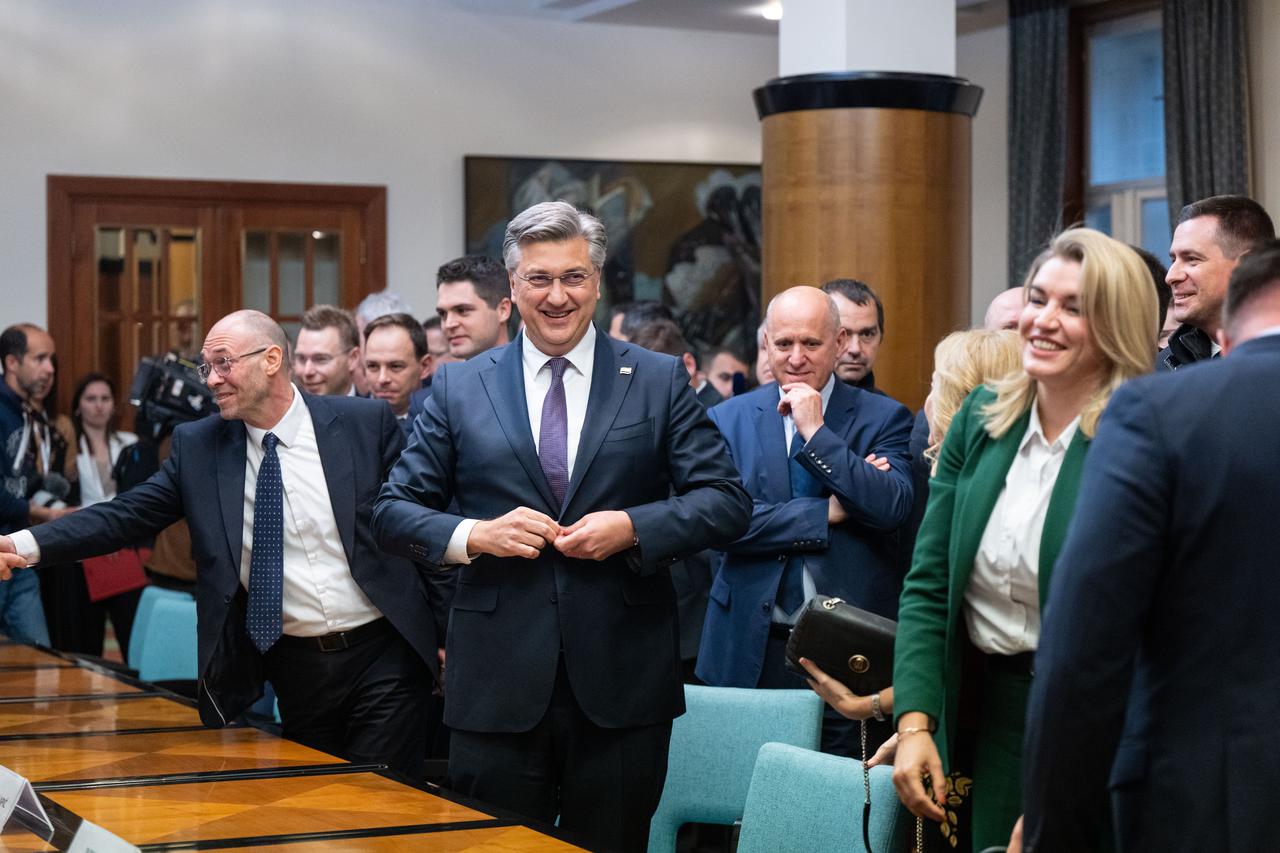 Zagreb: HDZ predao kandidacijske liste za Europski parlament