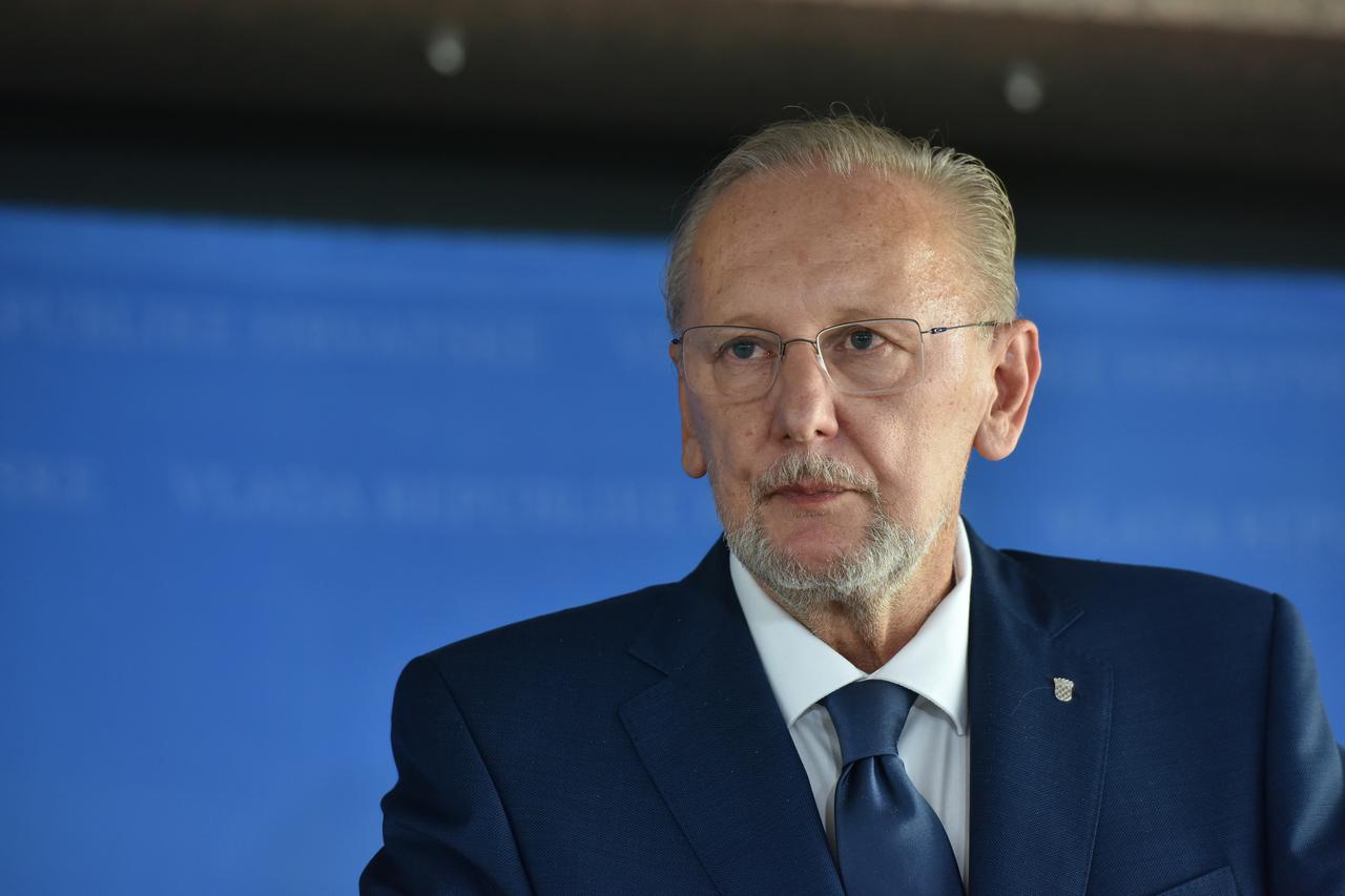 Zagreb: Nakon sjednice Vlade ministar Božinović dao izjavu za medije