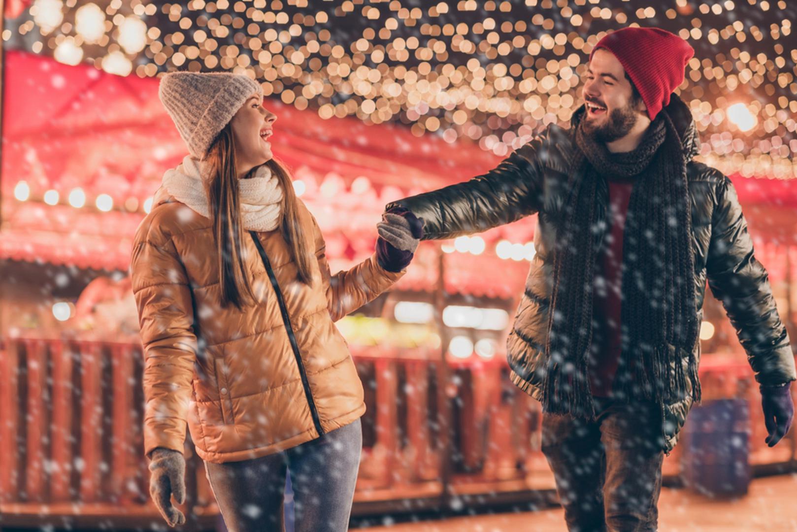 Doček na svježem zraku i šetnja u ponoć: Ako volite mir, prošećite kvartom ili prirodom i dočekajte ponoć vani. Zrak, tišina i malo kretanja naprave čudo za glavu, posebno nakon blagdanskog tempa. Ponesite termosicu toplog napitka i kratko si poželite nešto konkretno za novu godinu.