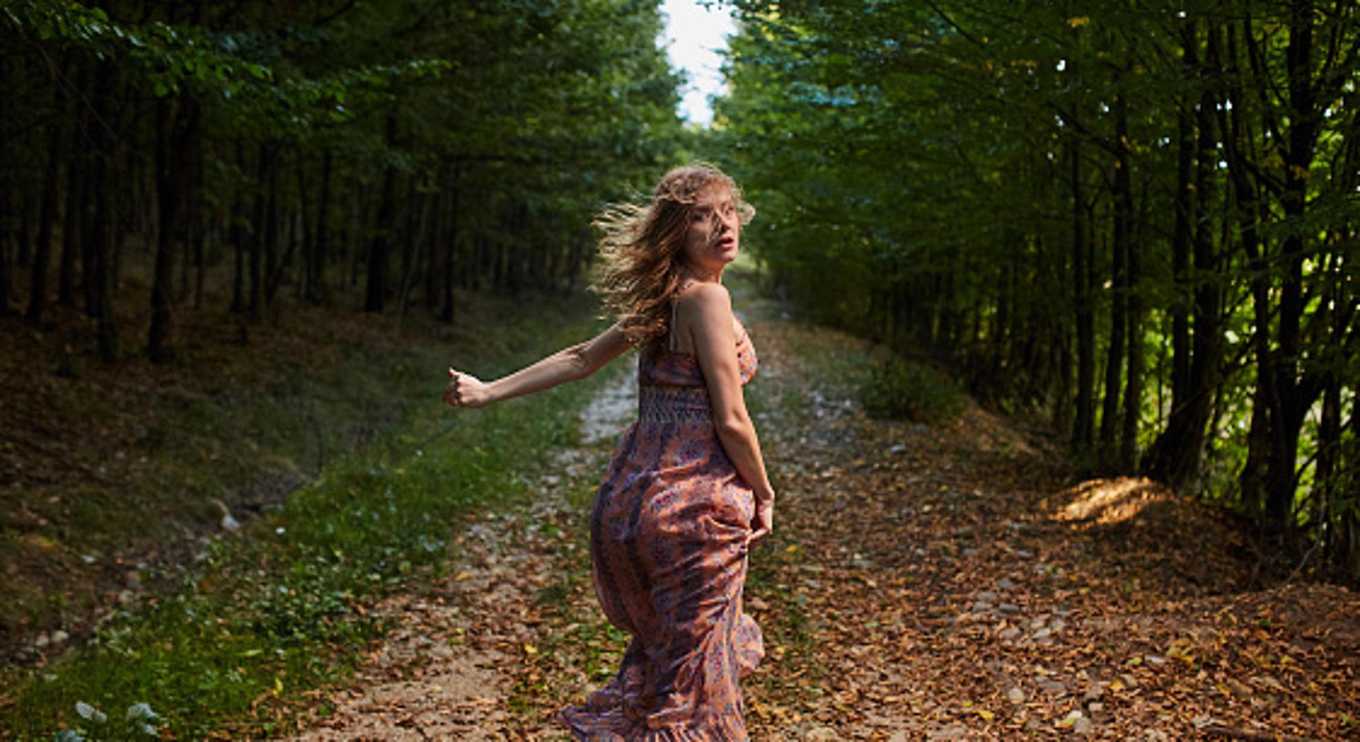 Ako sanjate da vas netko proganja, to znači da u stvarnom životu pokušavate pronaći neki cilj i da želite nešto izbjeći. 