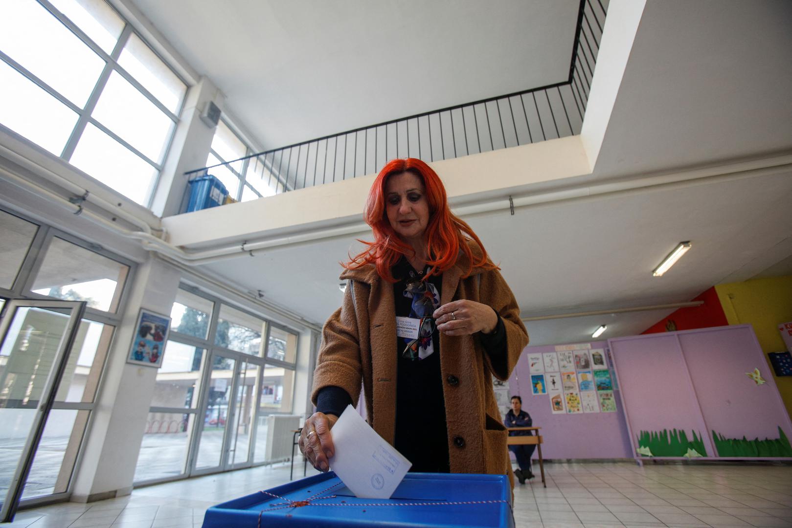 A woman casts her ballot at a polling station during the presidential elections in Podgorica, Montenegro, March 19, 2023. REUTERS/Stevo Vasiljevic Photo: STEVO VASILJEVIC/REUTERS