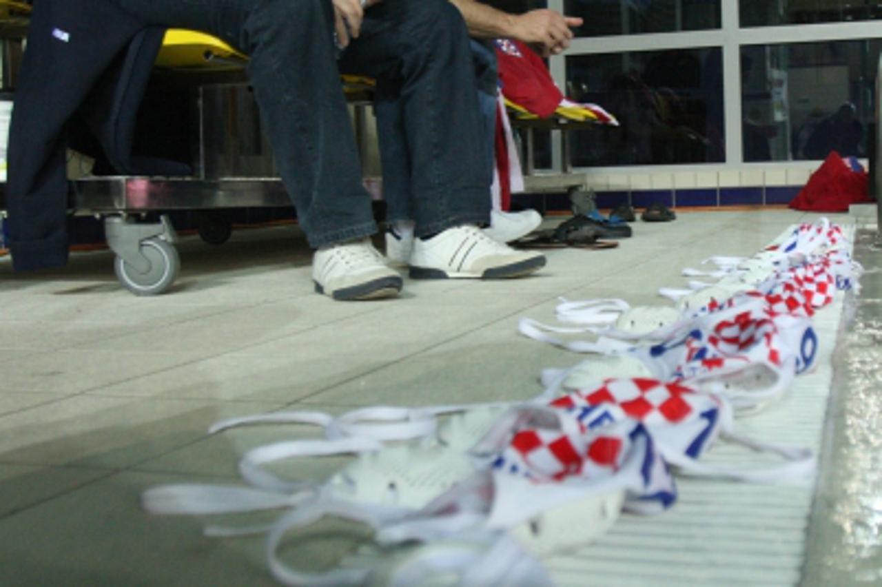 '08.12.2009., Makarska - Utakmica Svjetske lige u vaterpolu, Sportski centar u Makarskoj, Hrvatska-Rusija. Izbornik Ratko Rudic uoci pocetka utakmice. Photo: Ivo Cagalj/PIXSELL'