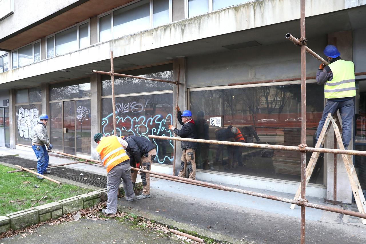 Zagreb: Postavljanjem skela počela sanacija zgrade u Vukovarskoj