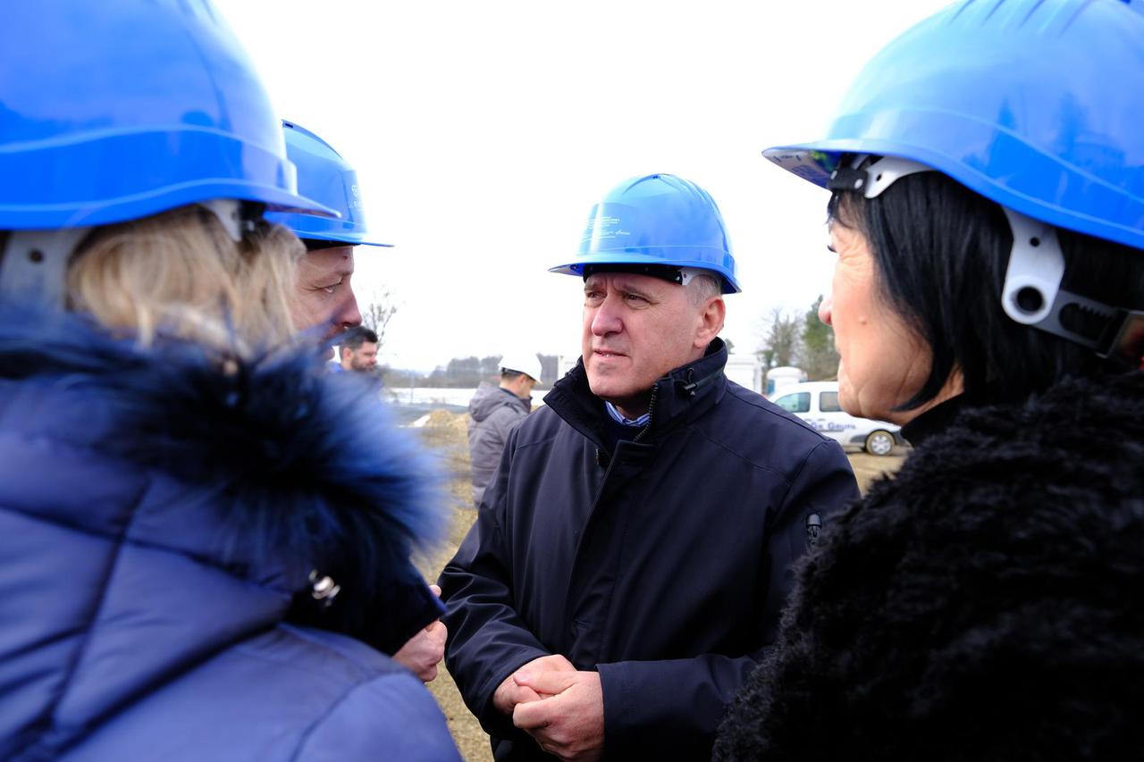 Ministar Bačić na otvaranju gradilišta dvije višestambene zgrade sa 26 stanova u Gvozdu