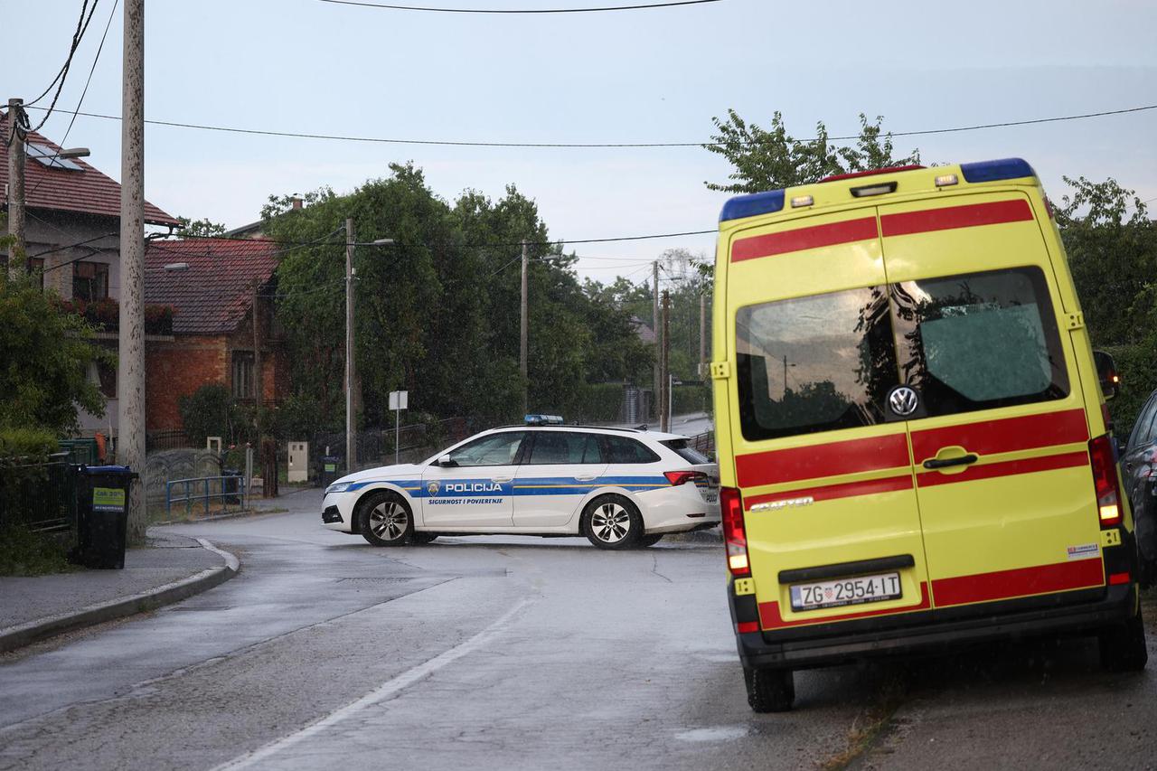 U mjestu Donji Dragonožec muškarac se zatvorio u kuću s puškom 