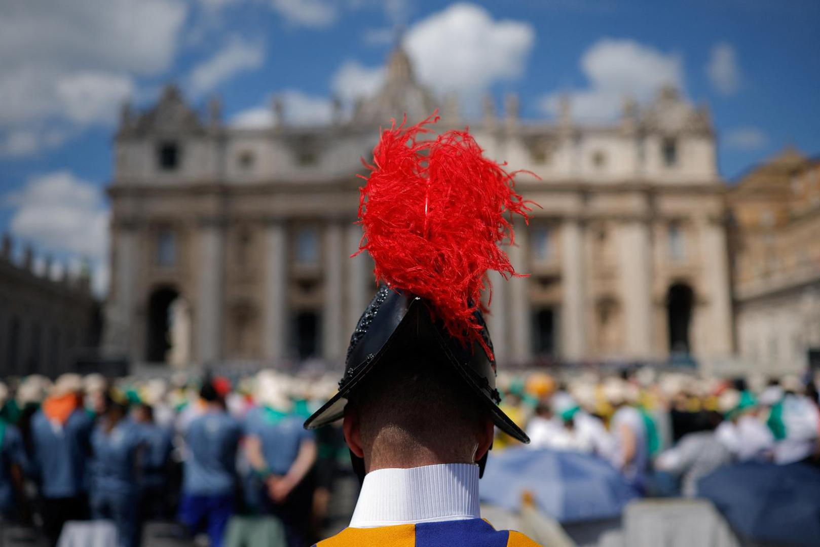 Papa Franjo je 2018. godine povećao broj pripadnika sa 110 na 135.

