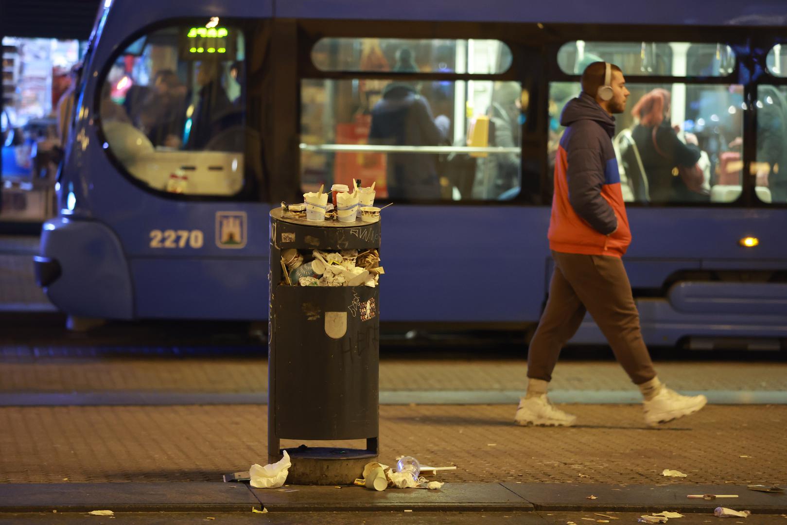 25.01.2023.,Zagreb - Centar grada  prepun je smeca. Radnici Cistoce zasad nisu izasli na teren Photo: Sanjin Strukic/PIXSELL