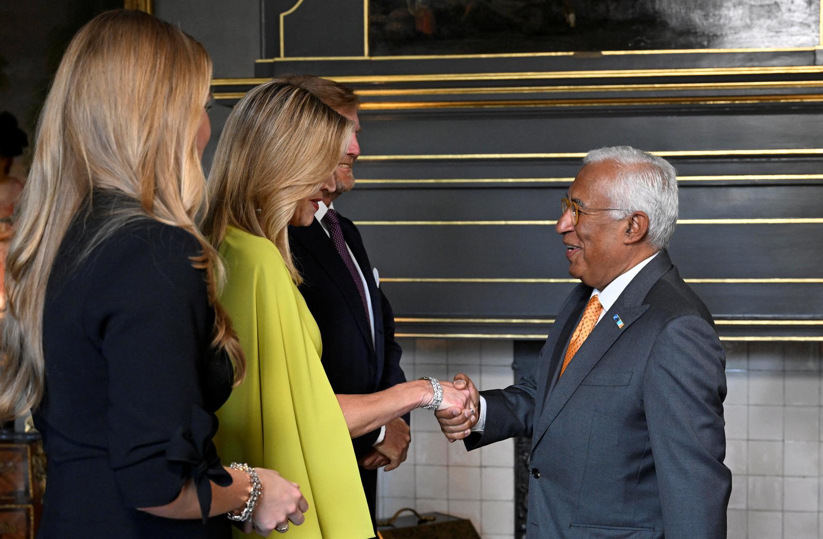 Par se upoznao 1999. godine u španjolskoj Sevilli, a brak su sklopili tri godine kasnije. Iz njihove ljubavi rođene su tri kćeri: Catharina-Amalia, princeza Orange te princeze Alexia i Ariane od Nizozemske.