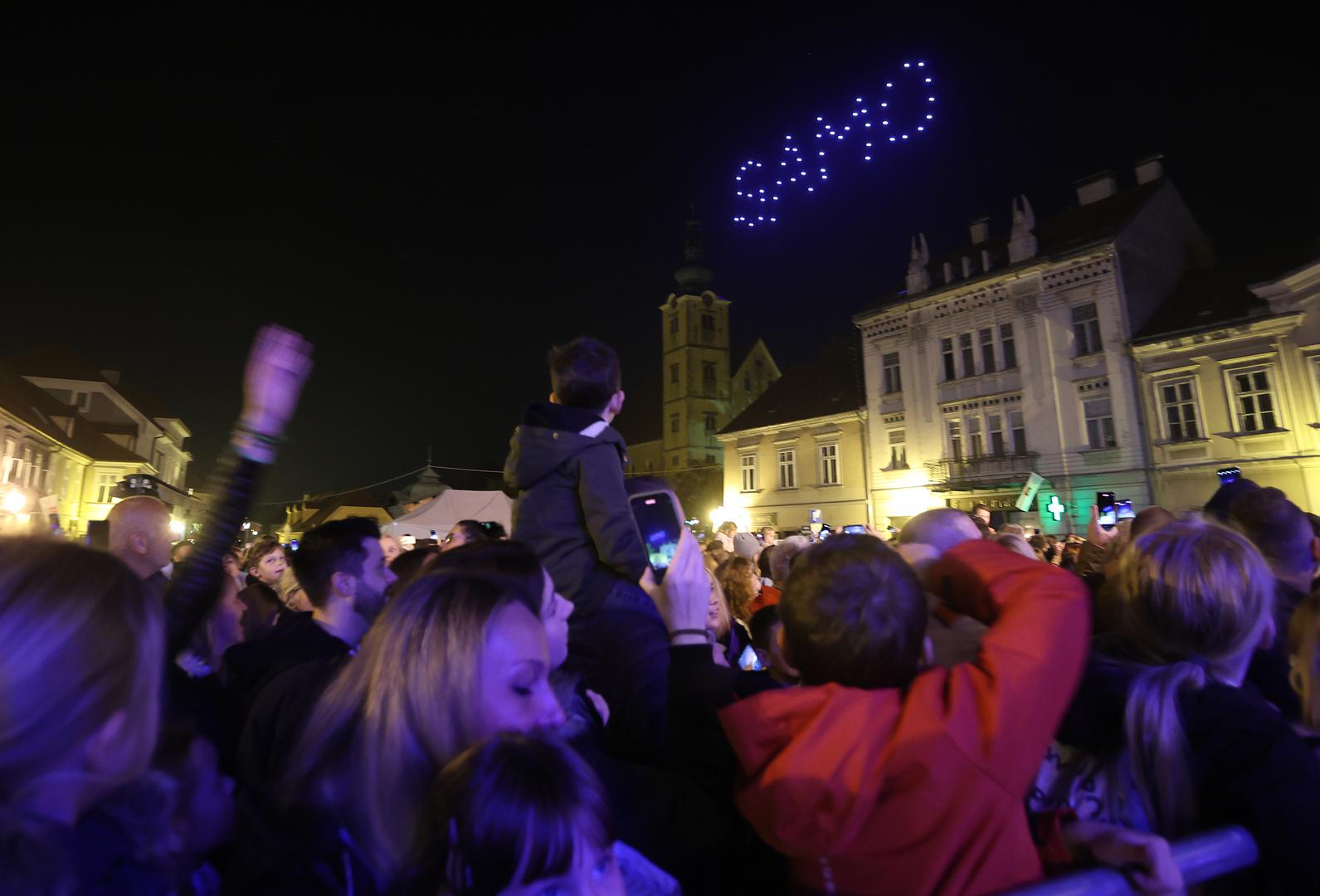 15.10.2022., Samobor - U sklopu proslave 780 rodjendana grada Samobora, odrzan koncert Petra Grase i vatromet na Trgu kralja Tomislava. Photo: Marko Prpic/PIXSELL