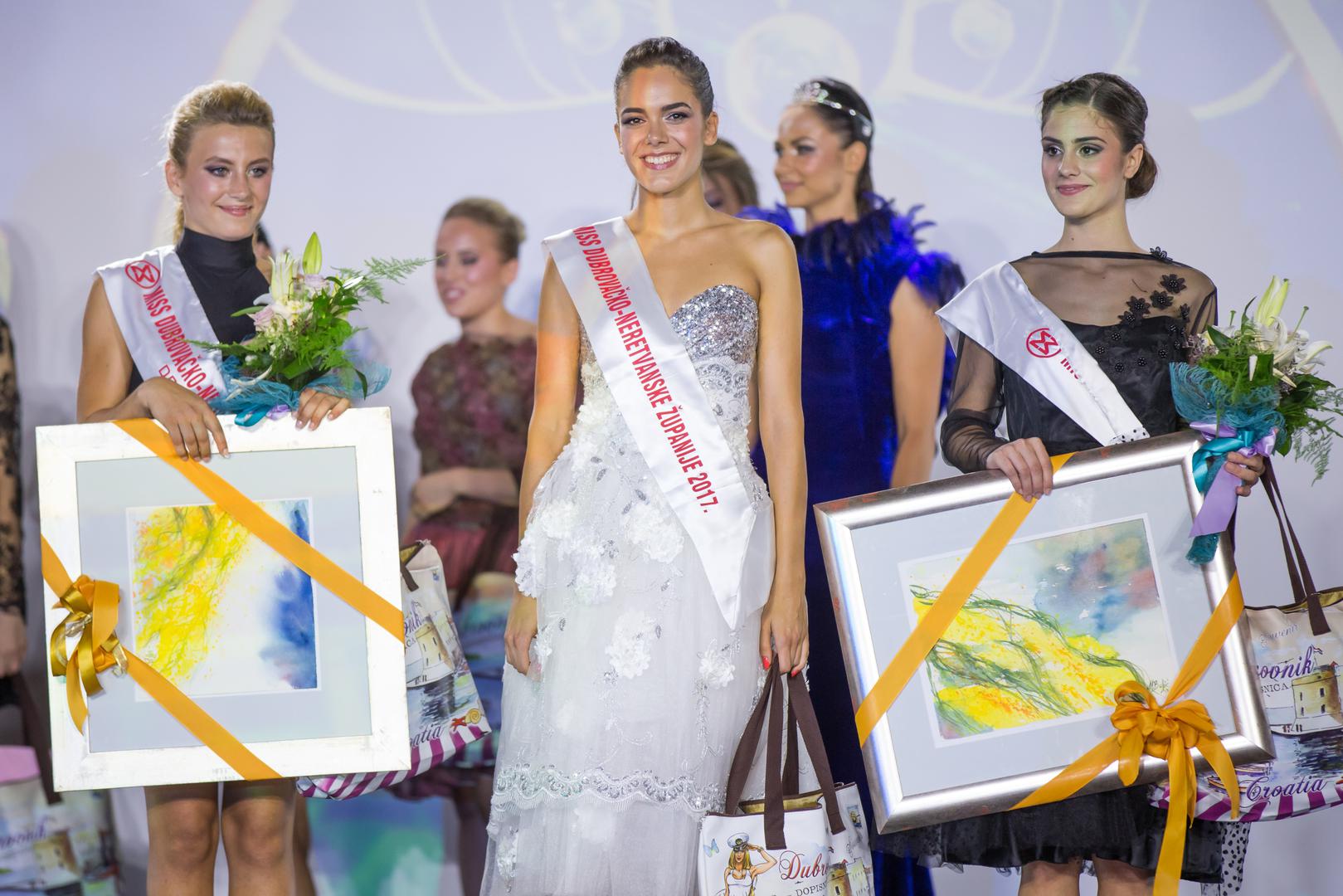 Mia Planinić postala je nova Miss Dubrovačko-neretvanske županije na izboru koji je u ponedjeljak navečer održan u povijesnoj jezgri Dubrovnika.