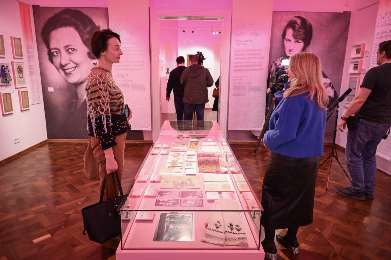 Zagreb: Premijerni razgled izložbe "Historija zaborava - Prve žene zagrebačkih muzeja" u Arheološkom muzeju