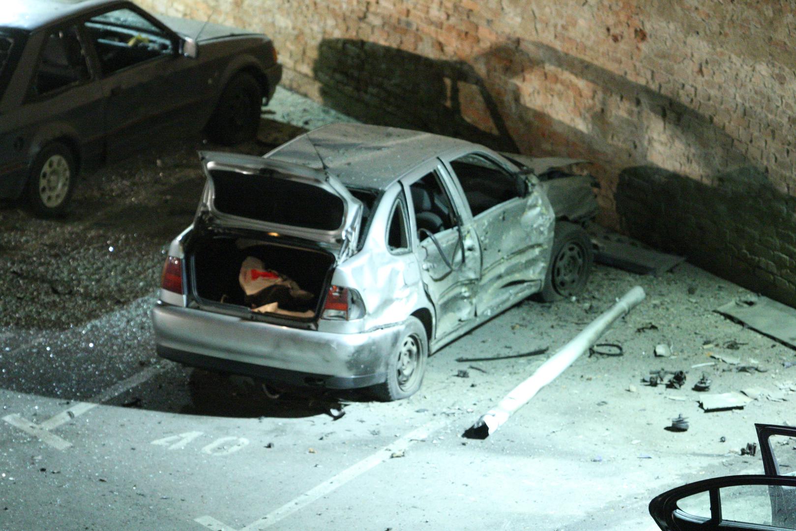 Silina eksplozije bila je tolika da je Pukanićev Lexus pretvorila u hrpu smrskanog metala, a oštećene su i okolne zgrade.