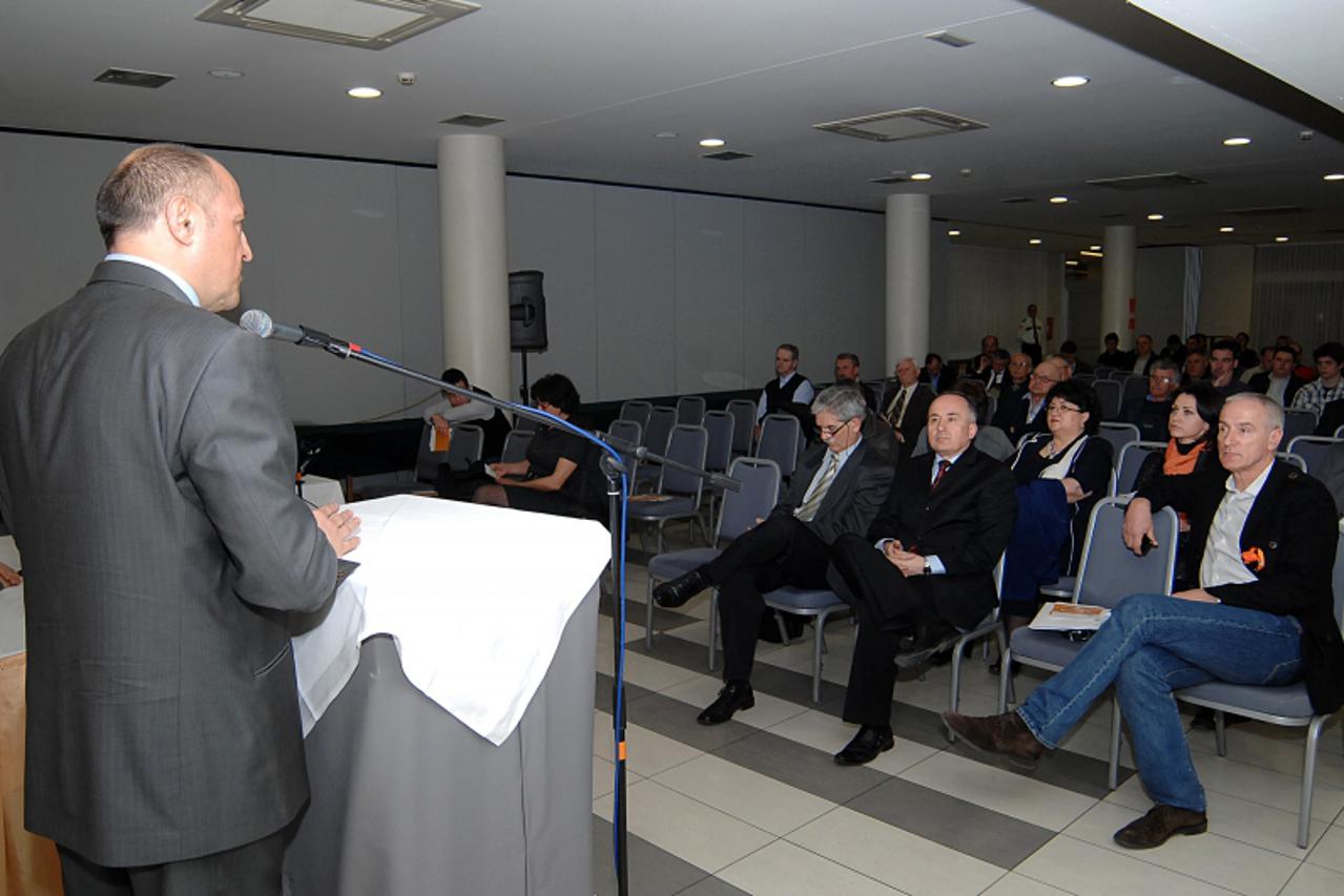 '14.03.2011., Sisak - Dugo ocekivana Izborna skupstina sisacvkog HNS-a zbog nedostatka kvoruma nije odrzana. Gost skupstine bio je i glavni tajnik HNS-a Srecko Ferencak. Photo:NIkola Cutuk/PIXSELL'