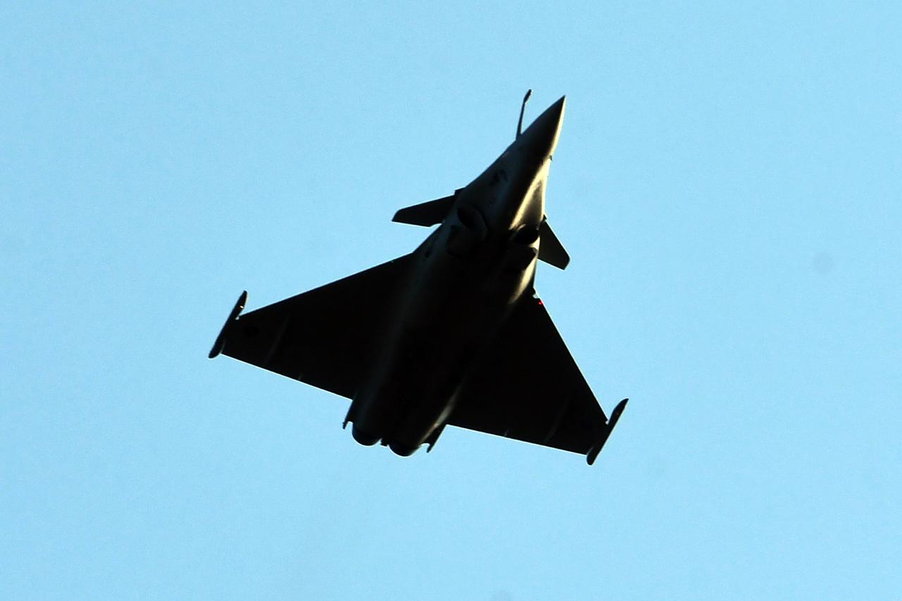 U Sisku održan aero show "Let za heroje" uz prelete Rafalea i Black Hawka