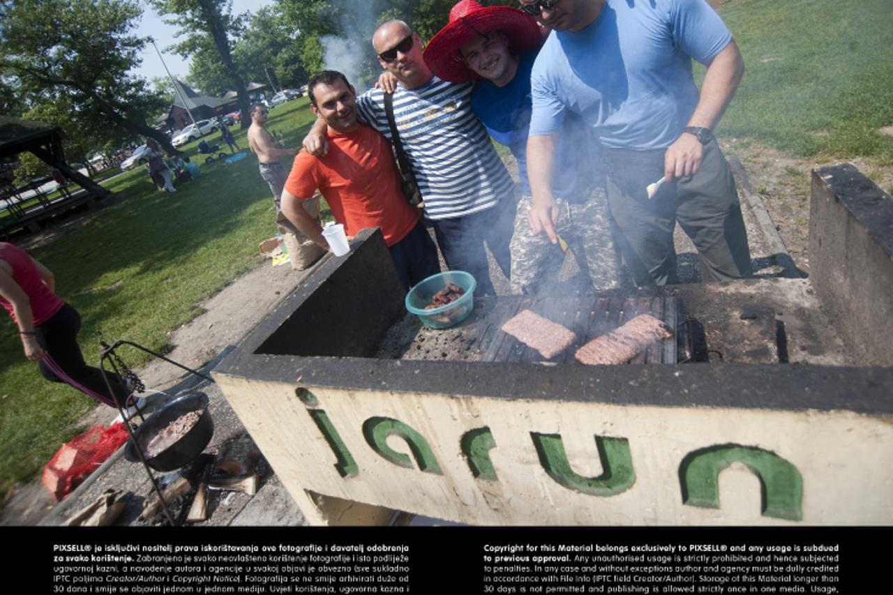 '22.05.2011 ,Jarun ,  Zagreb - Vruca nedjelja izmamila Zagrebcane na rostilj i opustanje  . Photo: Daniel Kasap/PIXSELL'