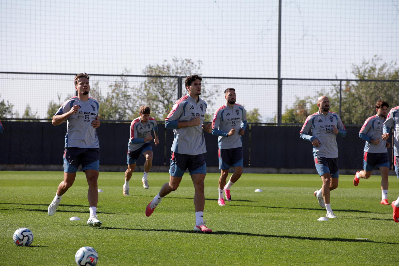 Hrvatska se sada priprema za posljednji susret u ovom ciklusu protiv Španjolske, reprezentacije koja ju je u utorak porazila s 4:1. Vatreni će još današnji dan provesti u Rijeci, a sutra putuju u Split.