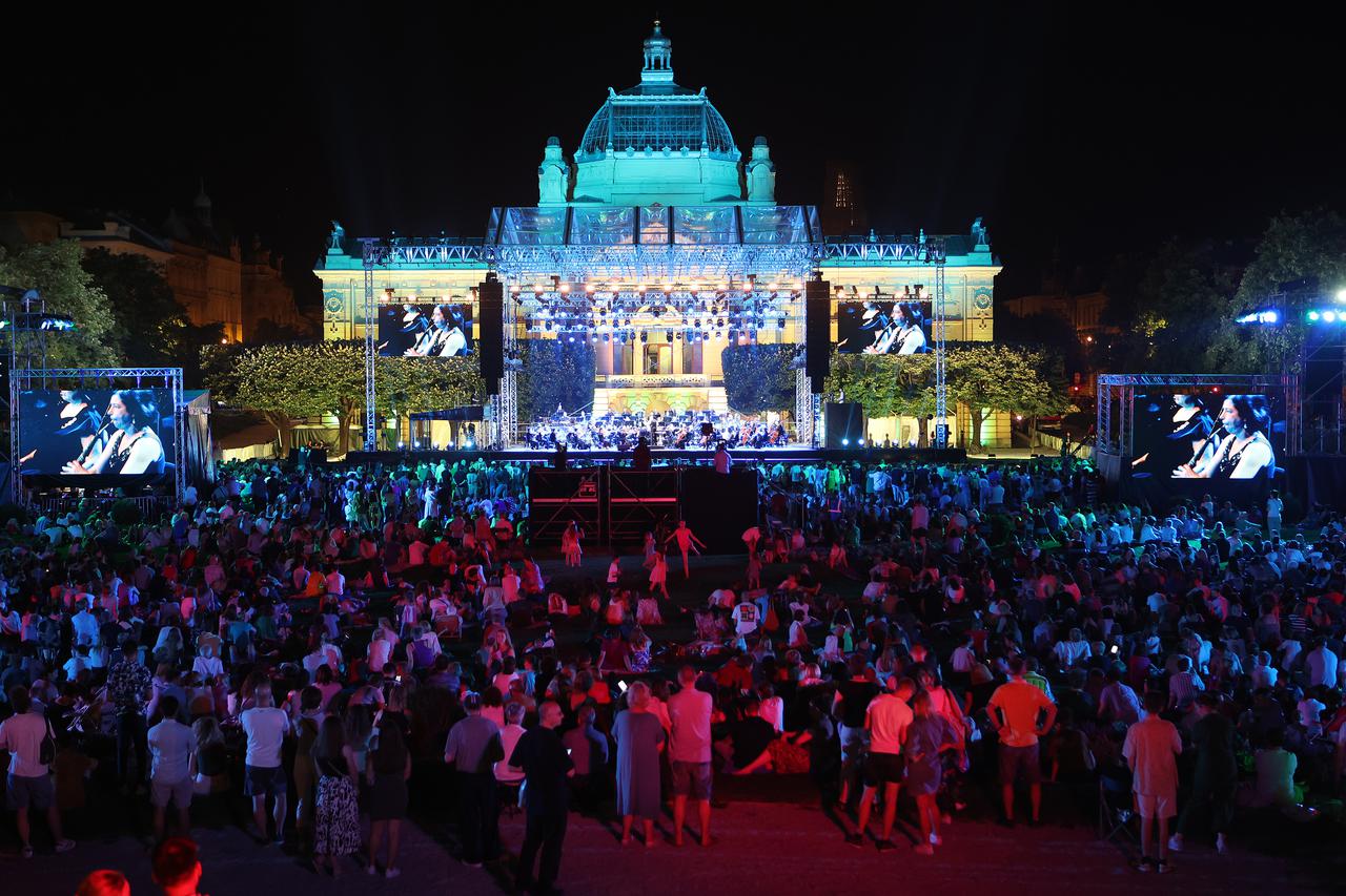 Zagreb: Festival Zagreb Classic na Trgu kralja Tomislava počeo koncertom “San ljetne noći” 