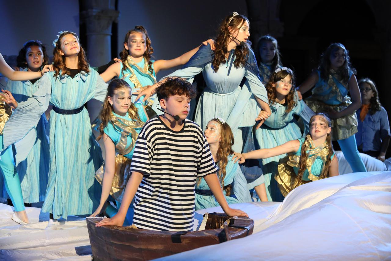 Šibenik: Predstavom "Ribar Palunko i njegova žena" otvoren je Me?unarodni festival djeteta