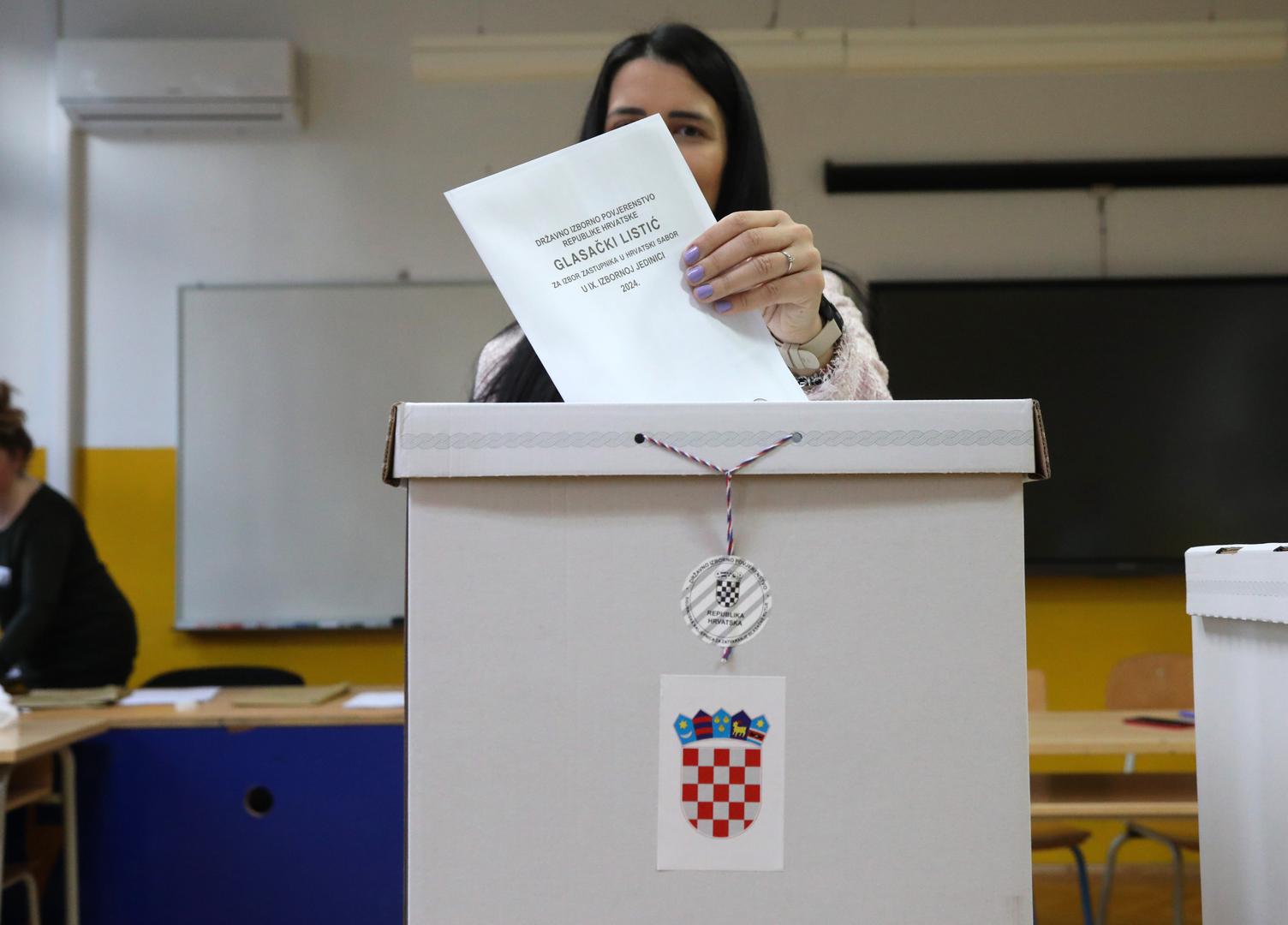 17.04.2024., Sibenik - Otvorena biralista za izbor zastupnika u Hrvatski sabor.   Photo: Dusko Jaramaz/PIXSELL